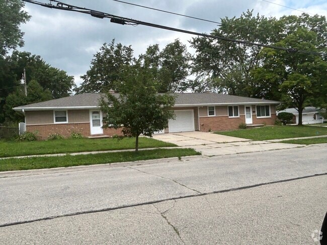 Building Photo - 1284 Liberty St