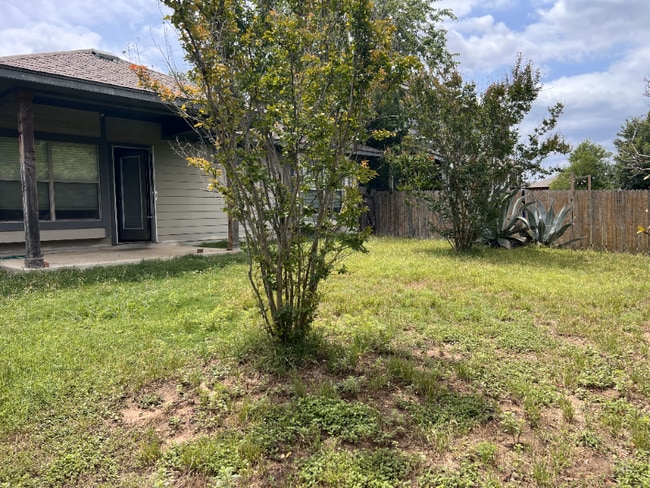 Building Photo - 126 Split Rail Dr