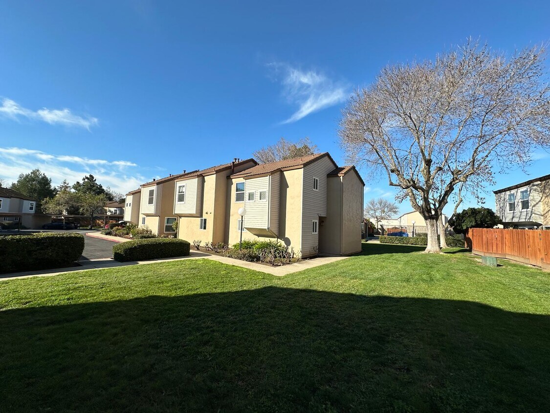 3 Bed 1.5 Bath Condo In Concord Condo for Rent in Concord, CA