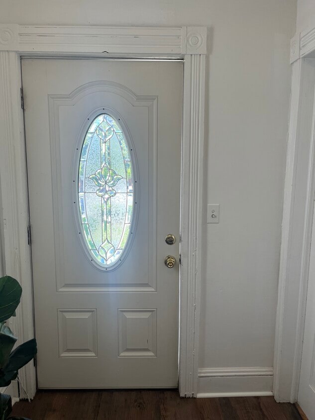 Primary Photo - 6 Cove Ave
