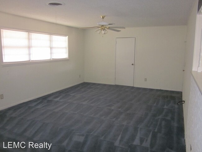 Building Photo - 3 br, 2 bath House - 717 Oak