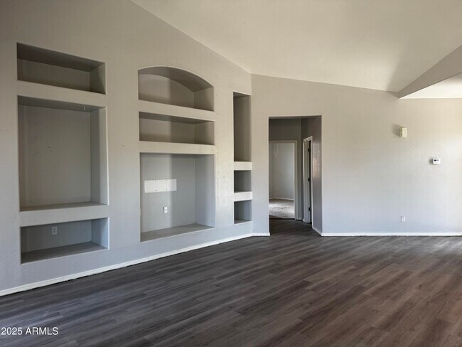 Foto del edificio - 17522 W Lavender Ln