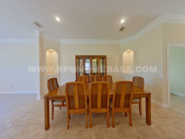 Foto del edificio - Elegant 2-Bedroom Home with Bonus Flexible...