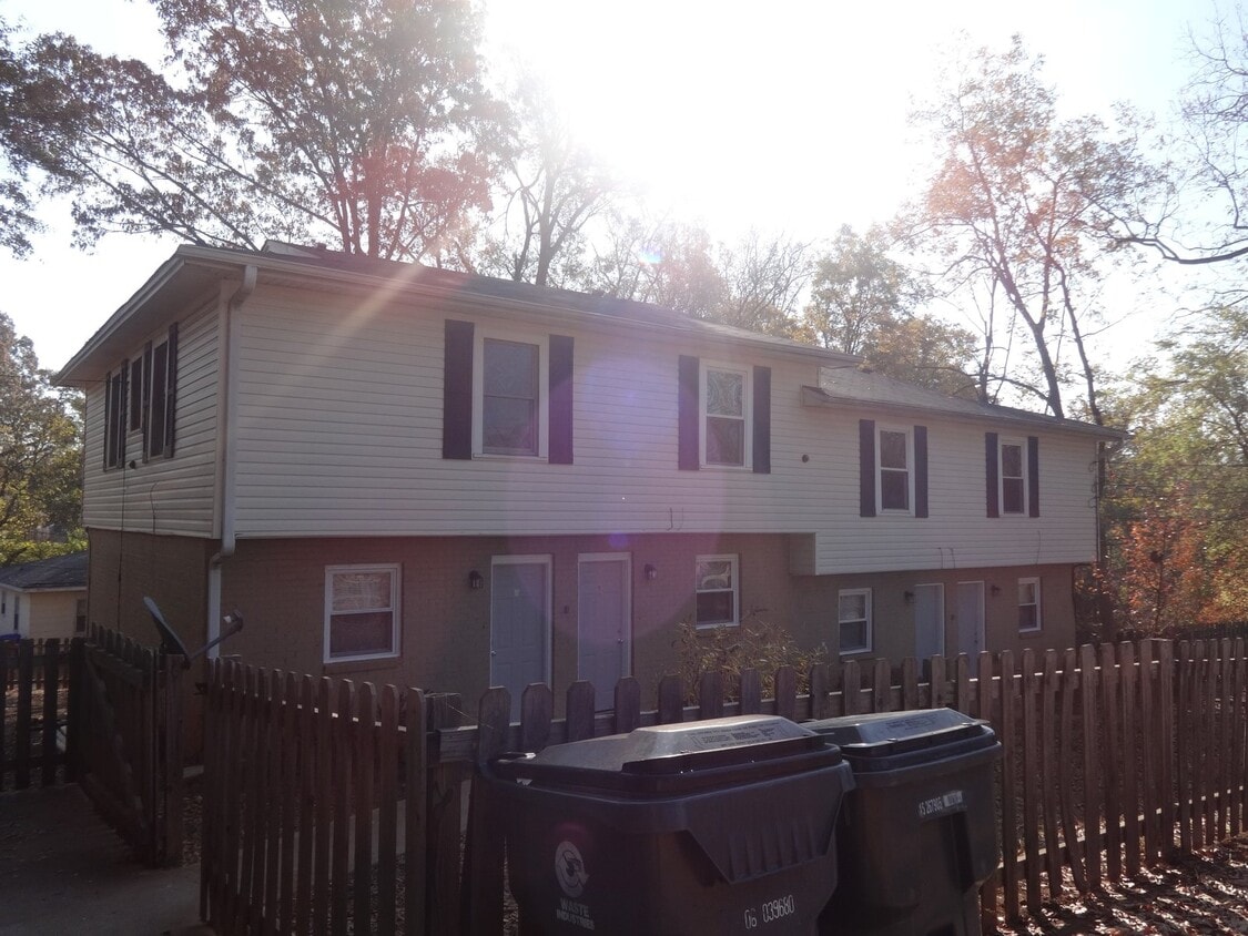 Primary Photo - 10 Averill St