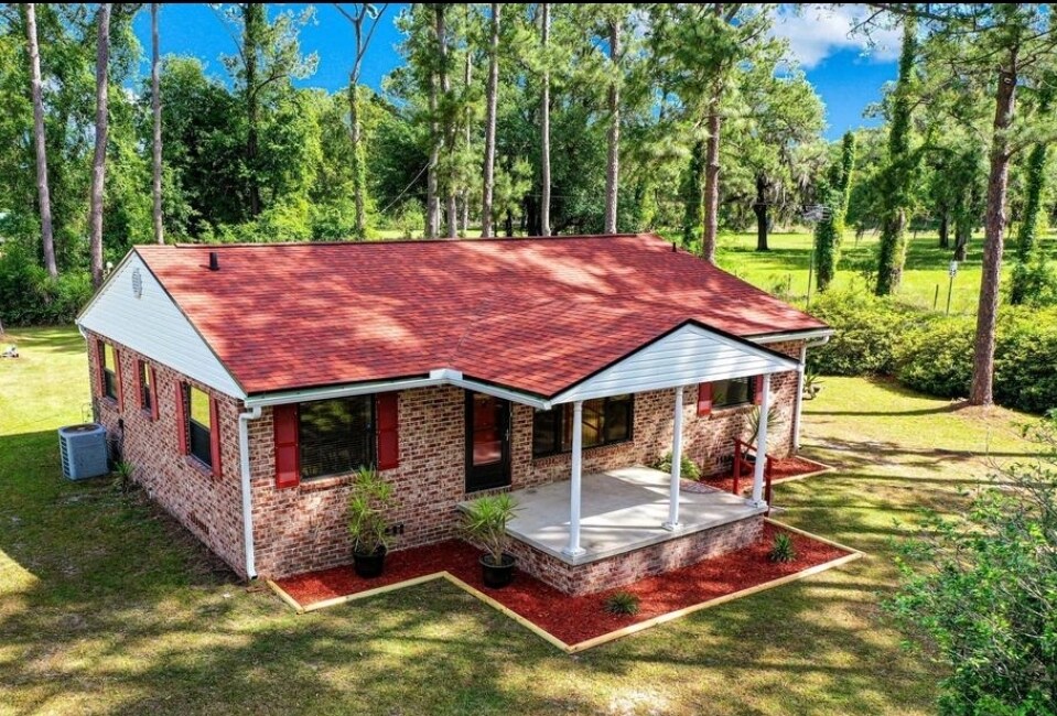 Primary Photo - 615729 River Rd