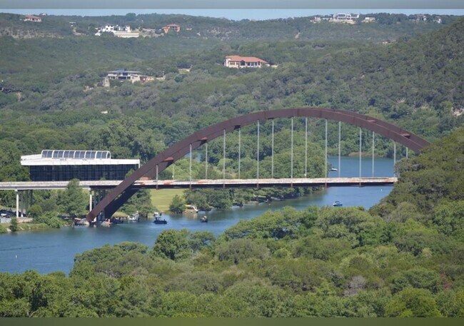 Foto del edificio - 5924 Lookout Mountain Dr