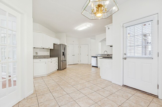 Building Photo - Gorgeous 5 Bedroom Rental in Virginia Beach