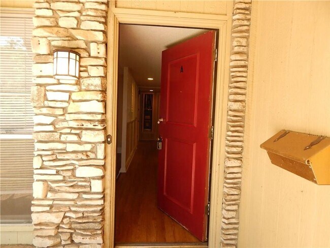 Foto del edificio - Tohara Properties3 (1407 Fairfield Dr)