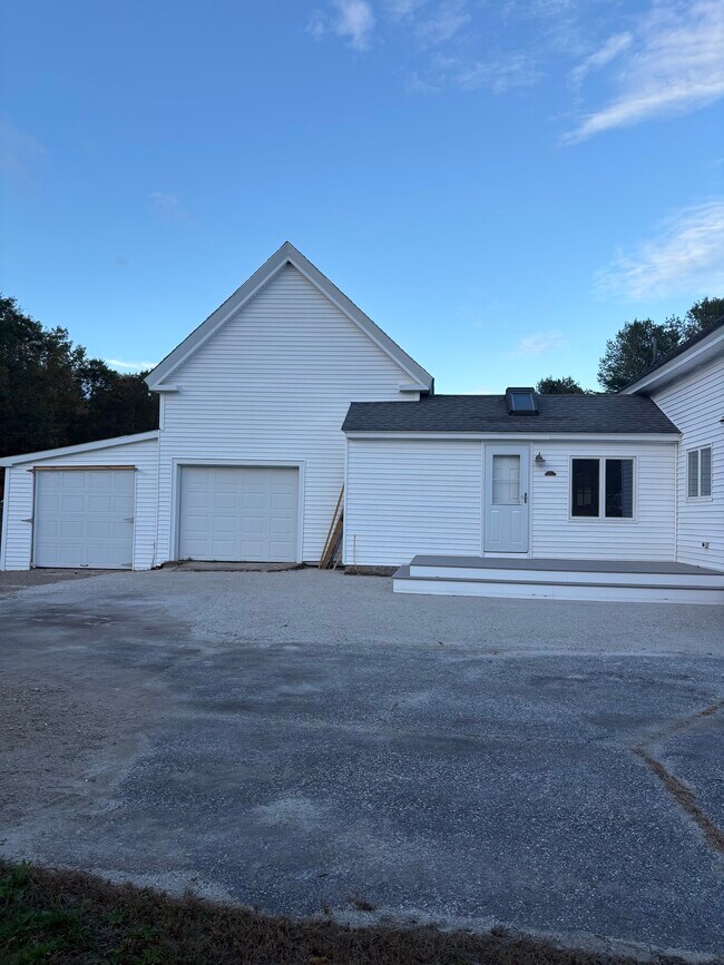 Foto del edificio - 261 Shaker Rd