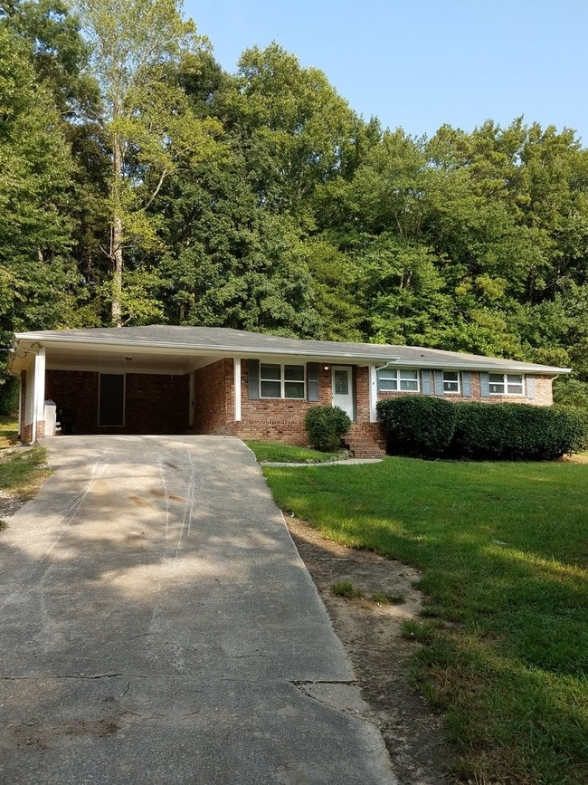 Building Photo - 716 W Spring Dr