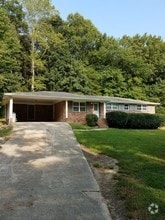 Building Photo - 716 W Spring Dr