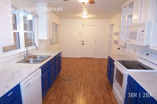 Foto del edificio - Nice Clean Updated All Brick 3 Bedroom 1.5...