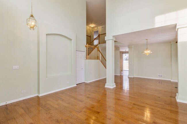 Building Photo - 512 E Home Ave