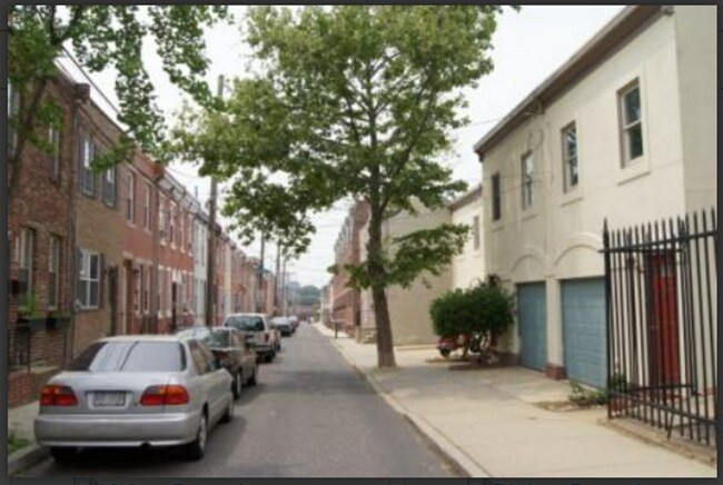 Foto del edificio - WONDERFUL 2 BEDROOM 1.5 BATH TOWNHOUSE W/ 1-CAR GARAGE!
