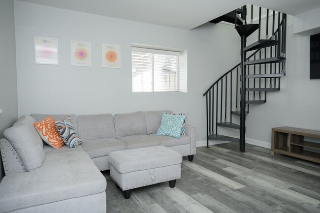 Foto del edificio - 2 bedroom / 2 bathroom home for rent in Cedar Lake