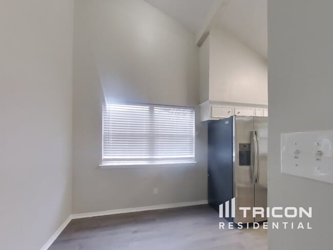Building Photo - 6906 Falling Waters Dr