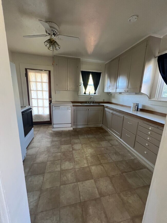 Foto del edificio - 2 Bedroom 1 Bathroom Home - Located Near D...