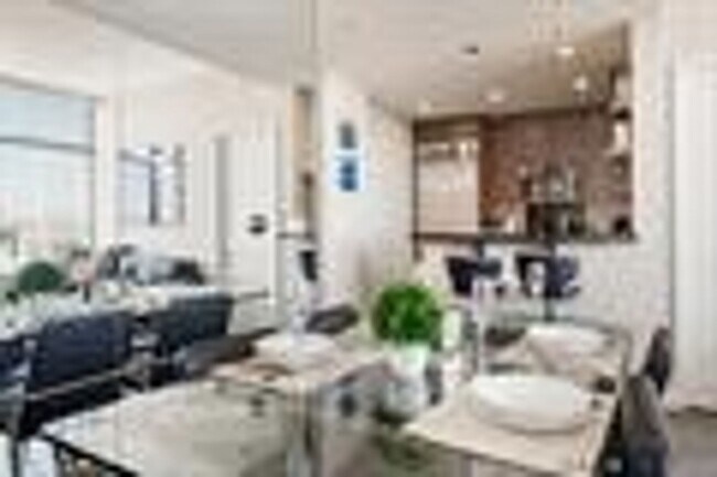 Foto del edificio - Beautiful Condo at Electra!