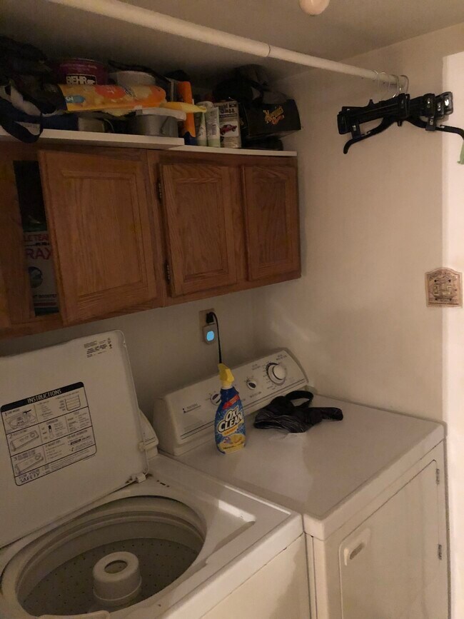 Laundry room - 10 Gail Ct