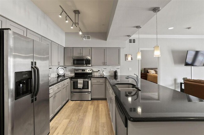Building Photo - 3102 Kings Rd