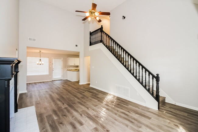 Building Photo - 5030 Baywood Dr