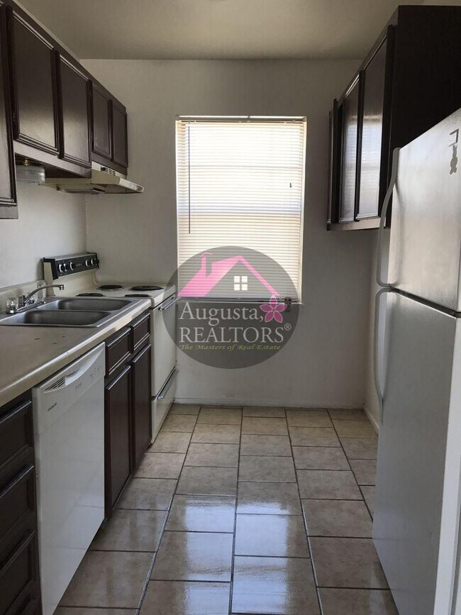 Foto del edificio - Very Nice 2 Bedroom Apartment at Mirabella Village
