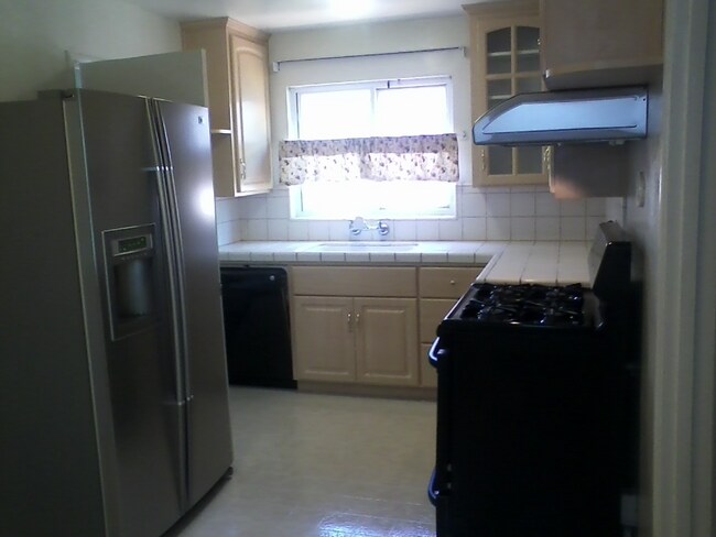 Foto del edificio - 3354 Fowler Ave