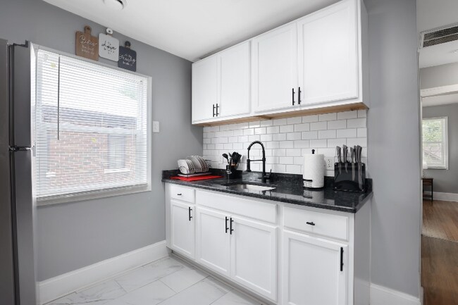 Building Photo - 3638 Bedford St