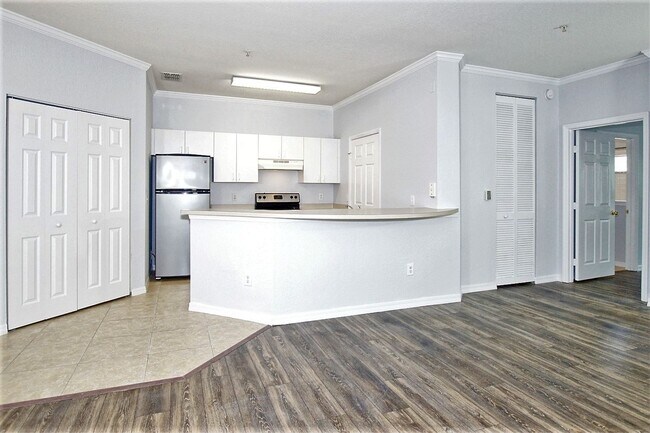 Building Photo - 2 bedroom/2 bath, 1st floor unit with a 1-car garage!