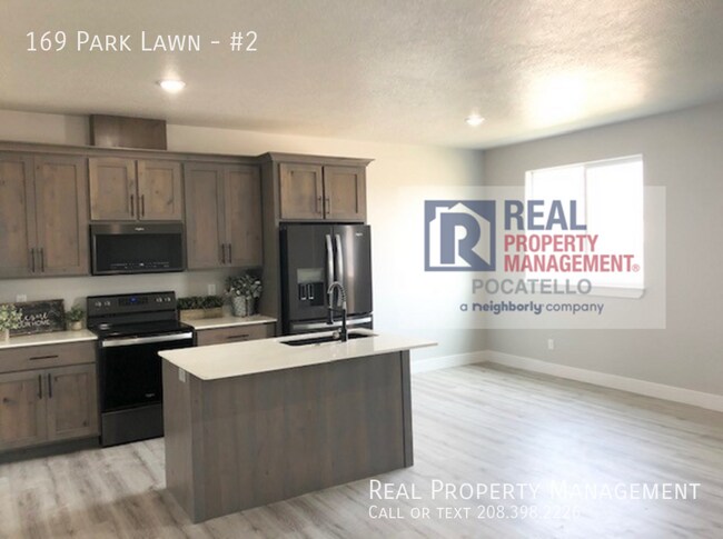 Building Photo - MOVE IN SPECIAL - 3 bedroom 2.5 bath Townh...