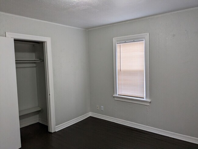 Foto del edificio - Great 2 Bedroom 1 Bathroom Home NW OKC!  $...