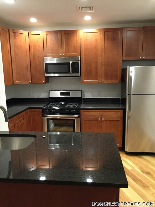 Building Photo - 600 Columbia Rd