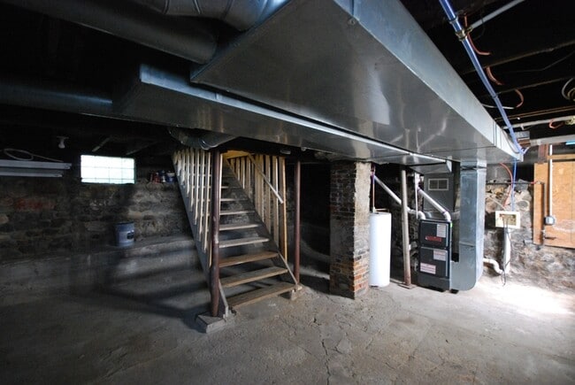 Building Photo - 123 E Howard St