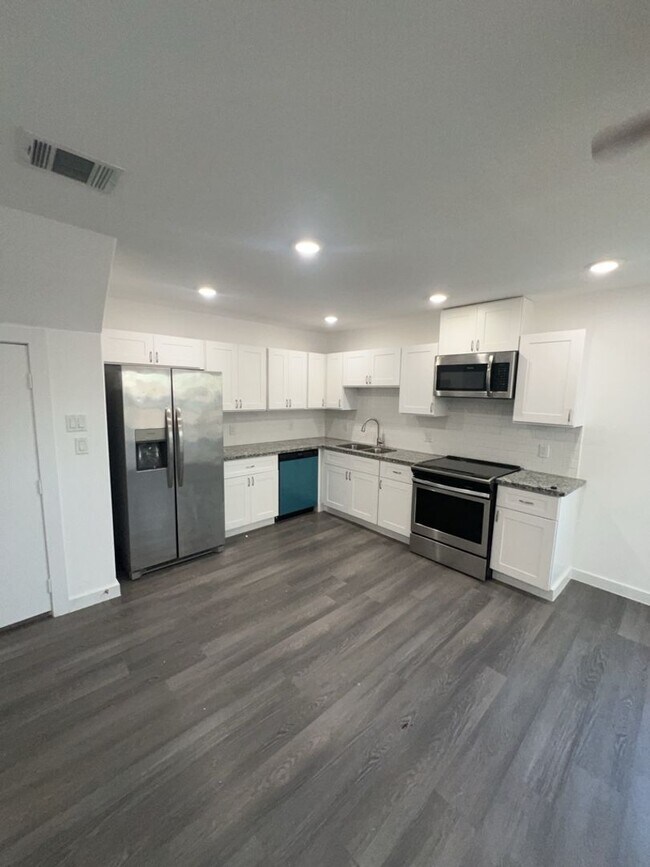 Photo - 6013 Wedgefield St Apartment