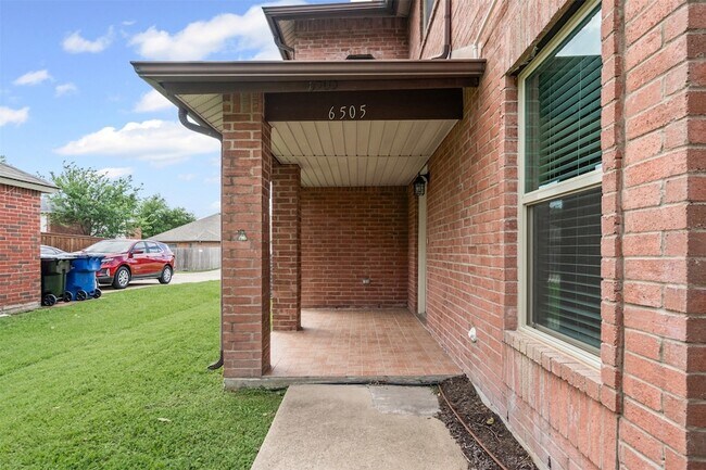 Foto del edificio - 6505 Tara Ln