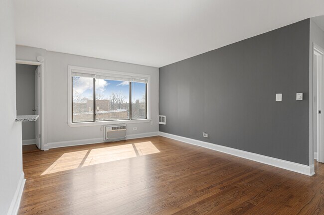 Foto del edificio - 7545 N Winchester Ave