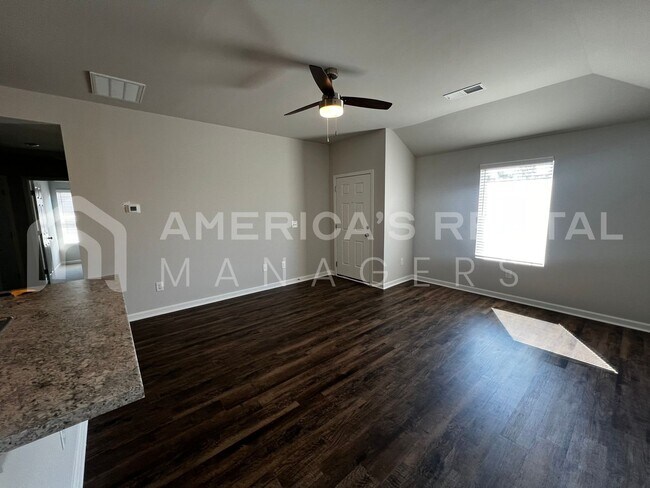 Foto del edificio - 2050 W. Middlebrook Crossing