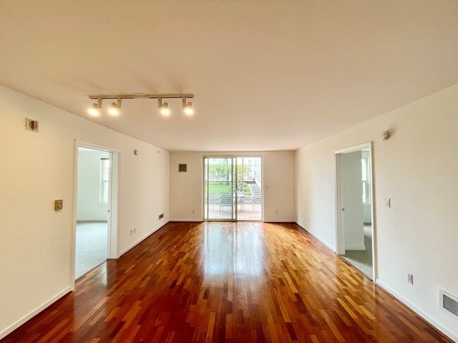 INCREDIBLE 2Br/2Ba Doorman Building Condo ... - INCREDIBLE 2Br/2Ba Doorman Building Condo ...