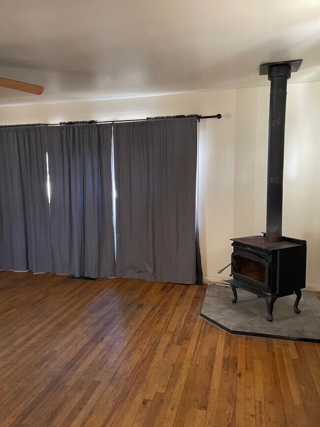 Foto del edificio - 3 Bedroom 1 Bath Home