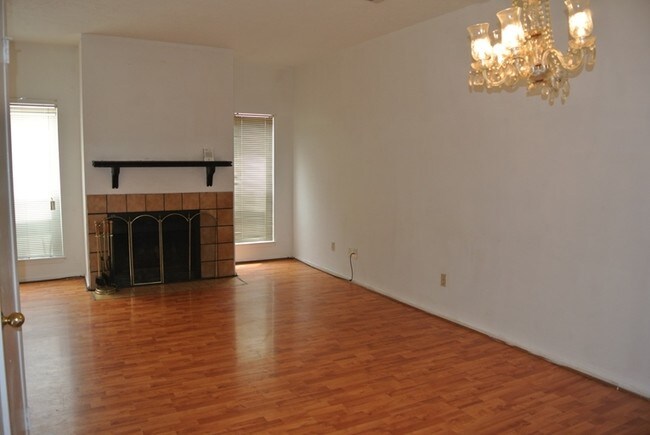  - 11043 Albury Dr