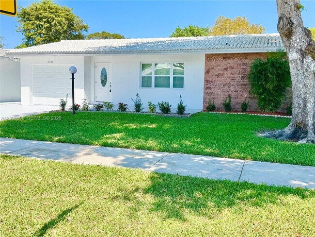 Foto del edificio - 8581 NW 17th St