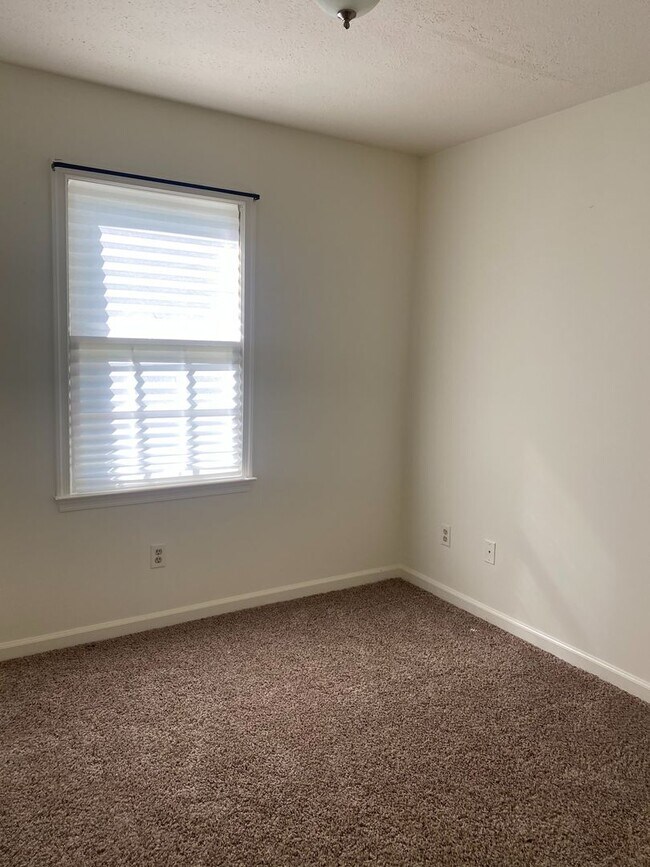 Foto del edificio - 3 Bed 2.5 Bath townhouse 5 minutes from Old Forest Rd.