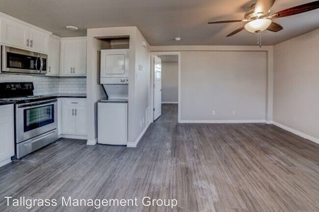 Foto del edificio - 2420 E 8th St