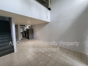 Building Photo - 703 SW 75th St
