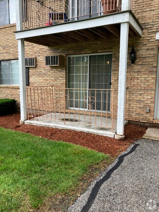 Building Photo - 377 Huse Rd