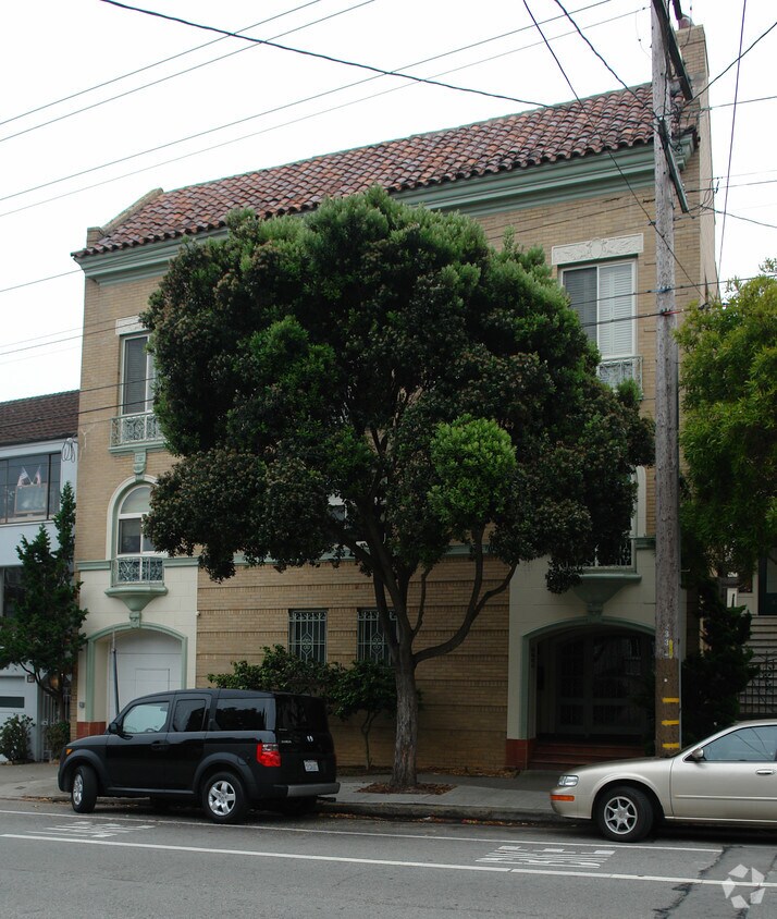  - 2323-2329 Lake St