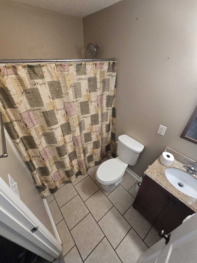 Building Photo - Fantastic Full Brick 3 Bedroom, 2 Bath hom...