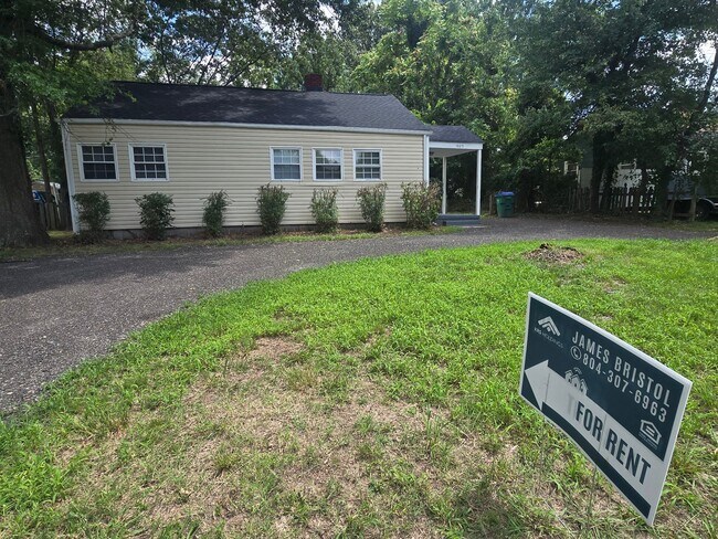 Foto del edificio - 1025 Bradley Ln