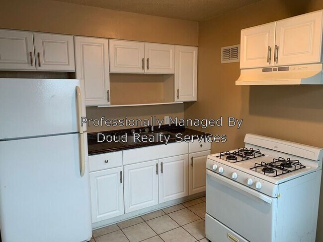 Building Photo - 374 Ridgewell Ave