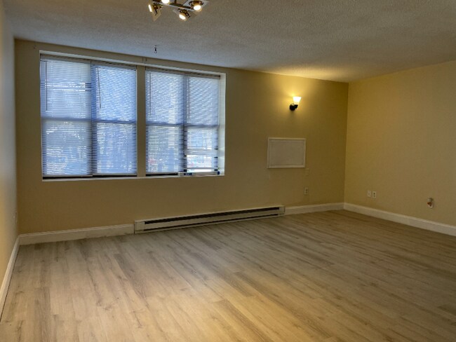 Building Photo - 112 Murray St